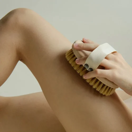 HYALUXE Exfoliating Wooden Body Brush - Image 3