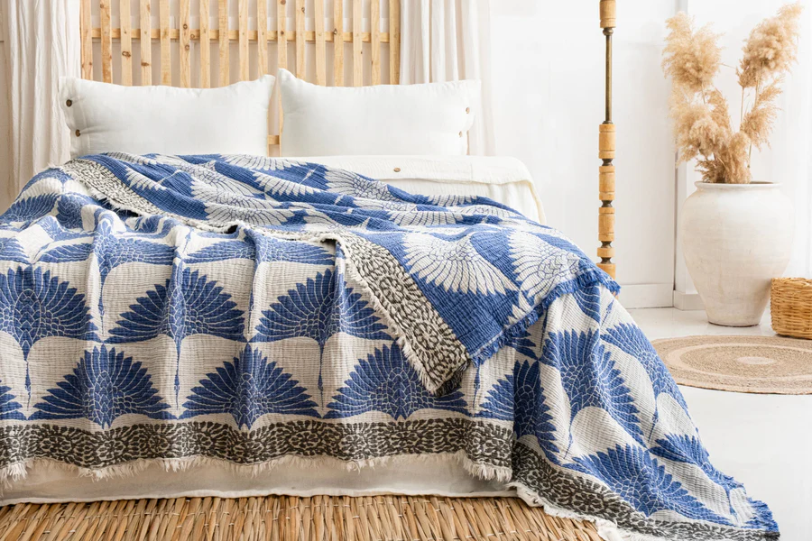REVERSIBLE CRANE MUSLIN BLANKET